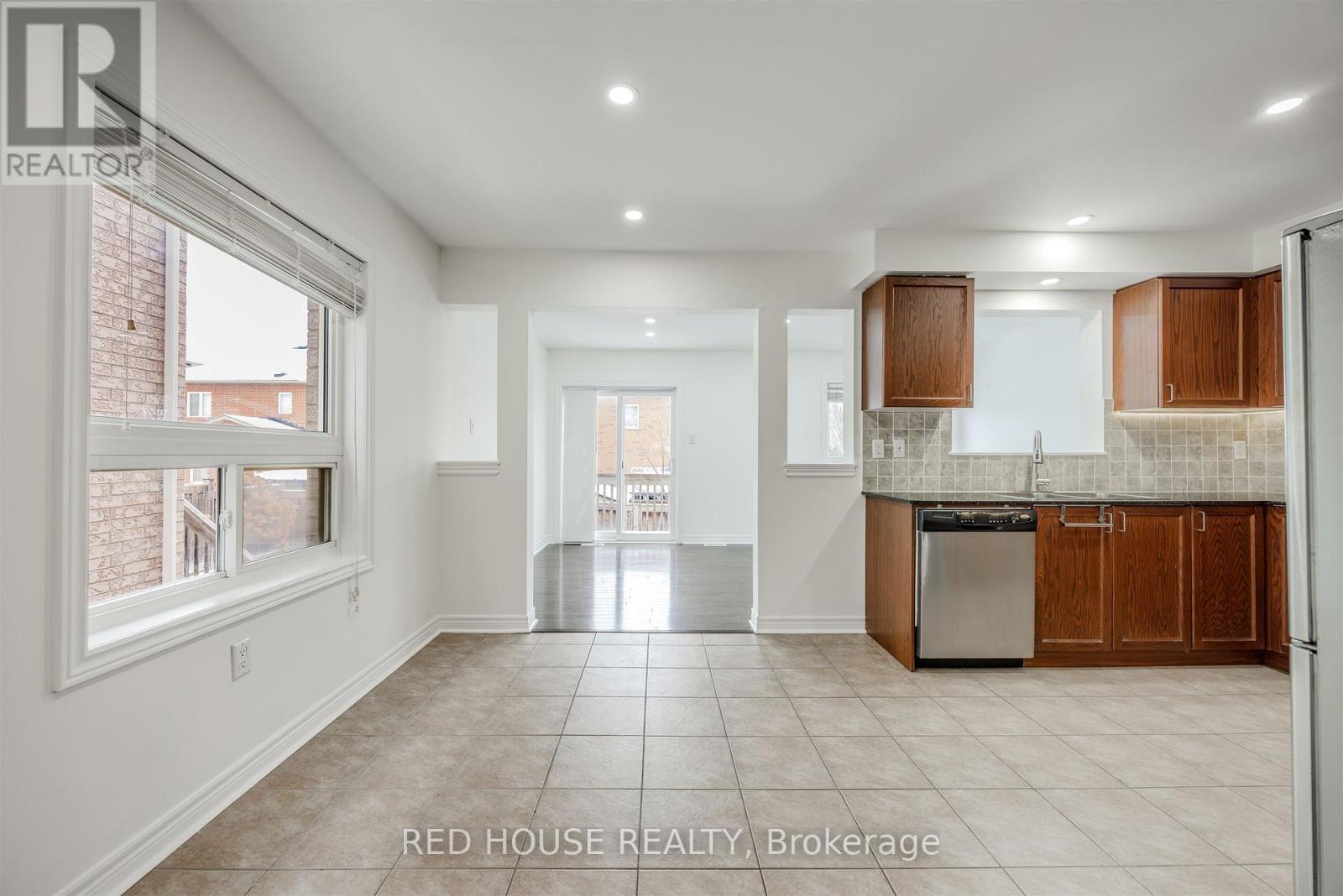 39 Harvest Hills Boulevard, East Gwillimbury, Ontario  L9N 0A6 - Photo 9 - N12603098