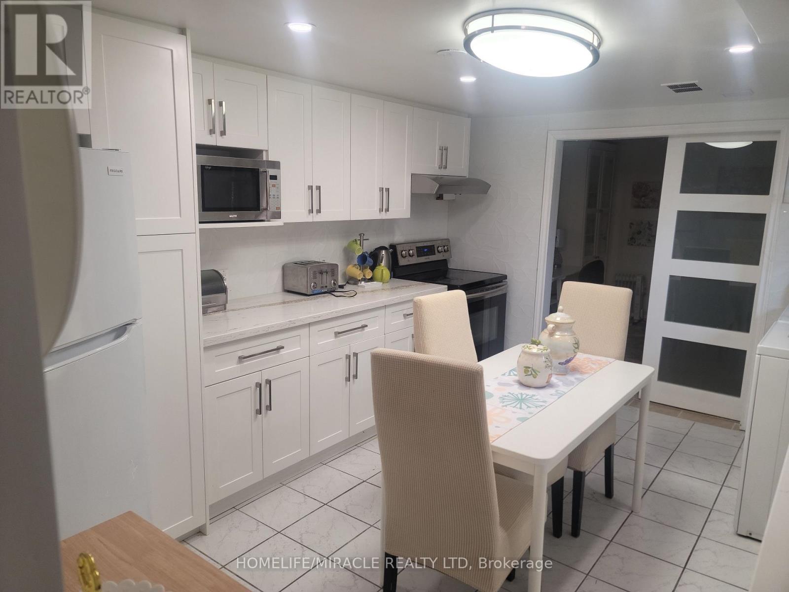 Basement - 1252 Hillhurst Road, Oakville, Ontario L6J 1X4 - Photo 3 - W12602542