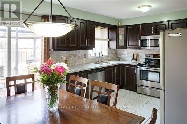 95 Bunchberry Way, Brampton, Ontario  L6R 2E8 - Photo 14 - W12603102