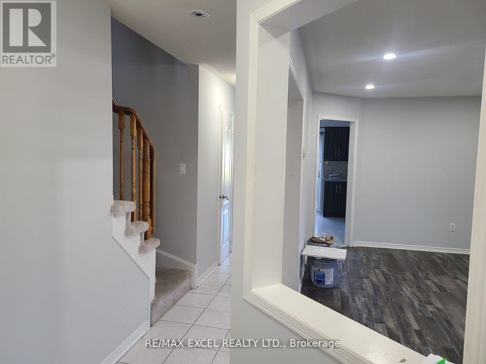 95 Bunchberry Way, Brampton, Ontario  L6R 2E8 - Photo 3 - W12603102