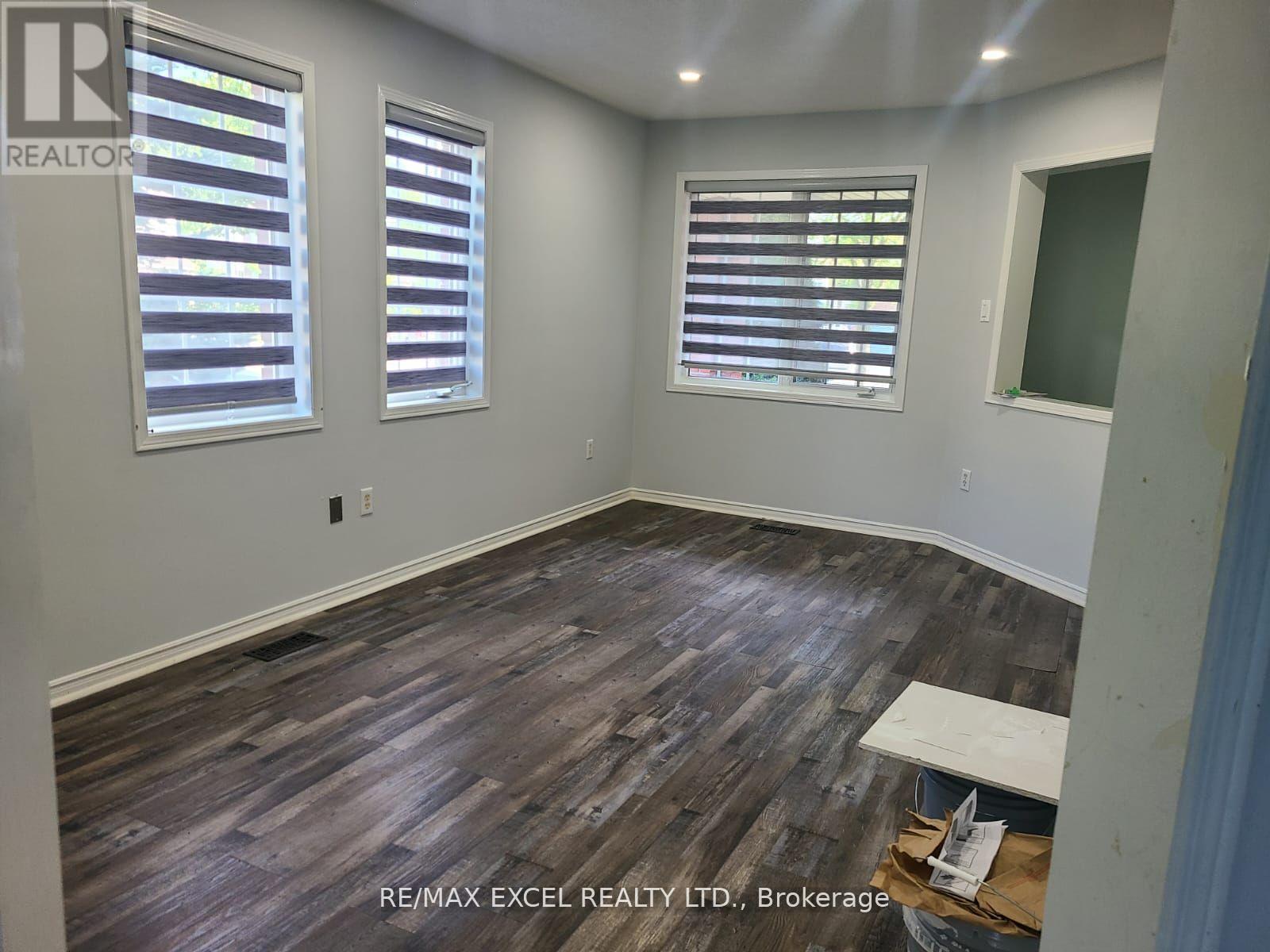 95 Bunchberry Way, Brampton, Ontario  L6R 2E8 - Photo 4 - W12603102