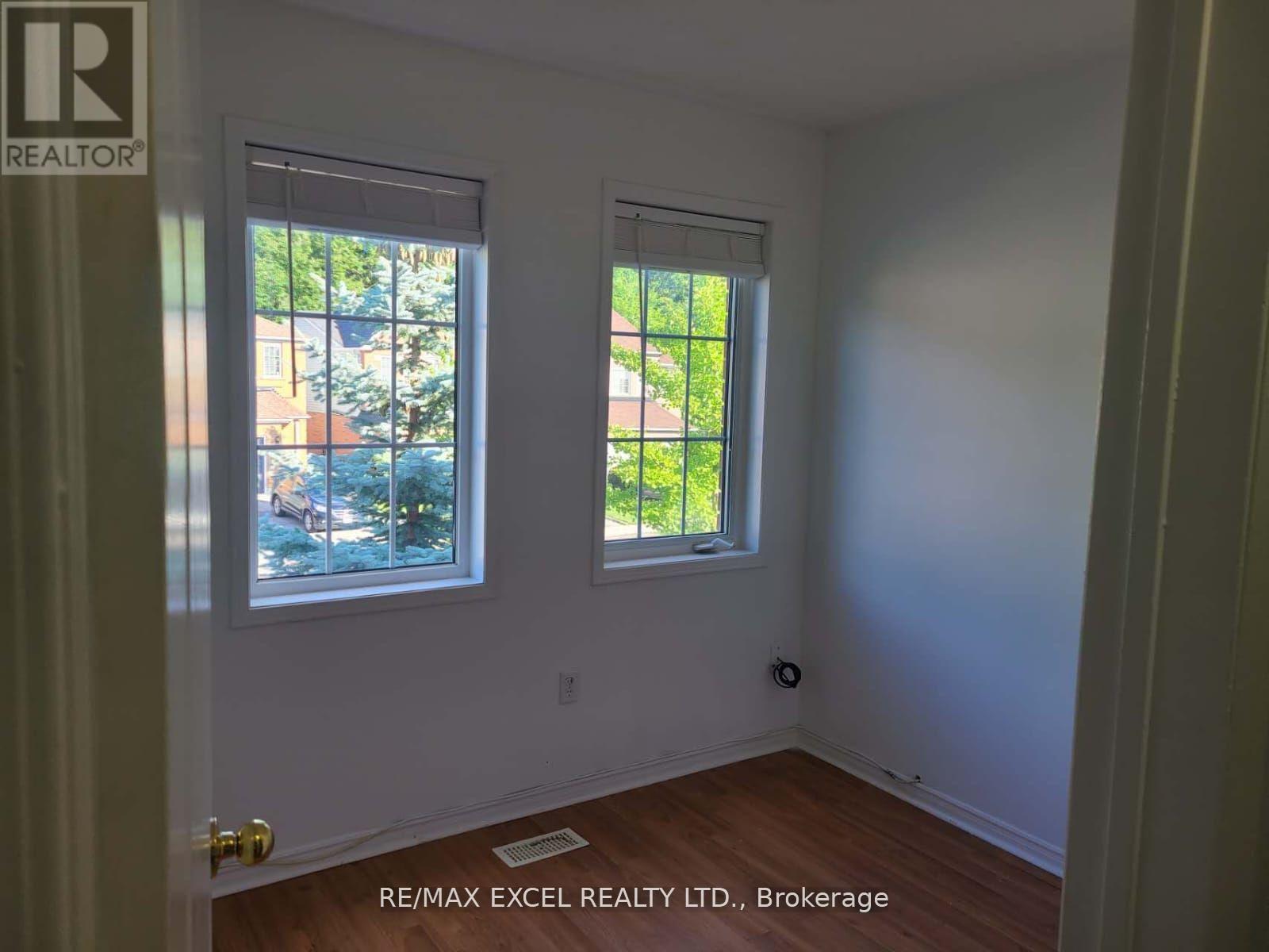 95 Bunchberry Way, Brampton, Ontario  L6R 2E8 - Photo 6 - W12603102