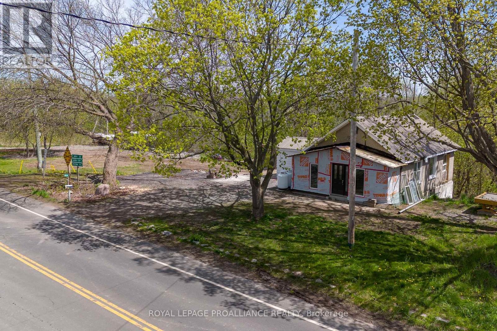 10346 Loyalist Parkway, Greater Napanee, Ontario  K0H 1G0 - Photo 2 - X12603146