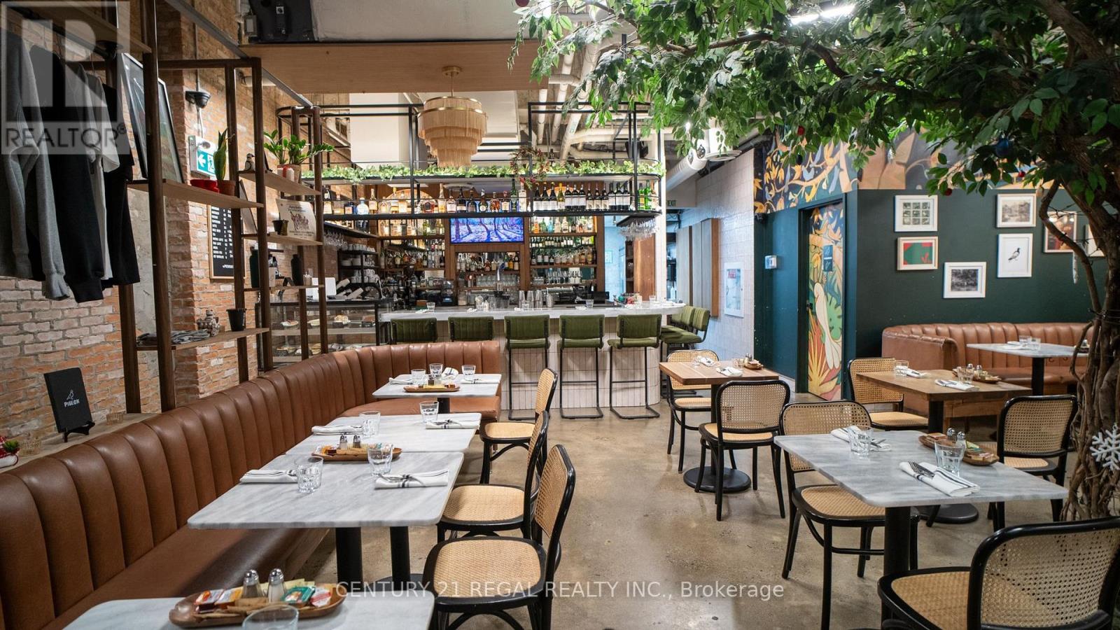 337 King Street W, Toronto, Ontario M5V 2E7 - Photo 2 - C12550662