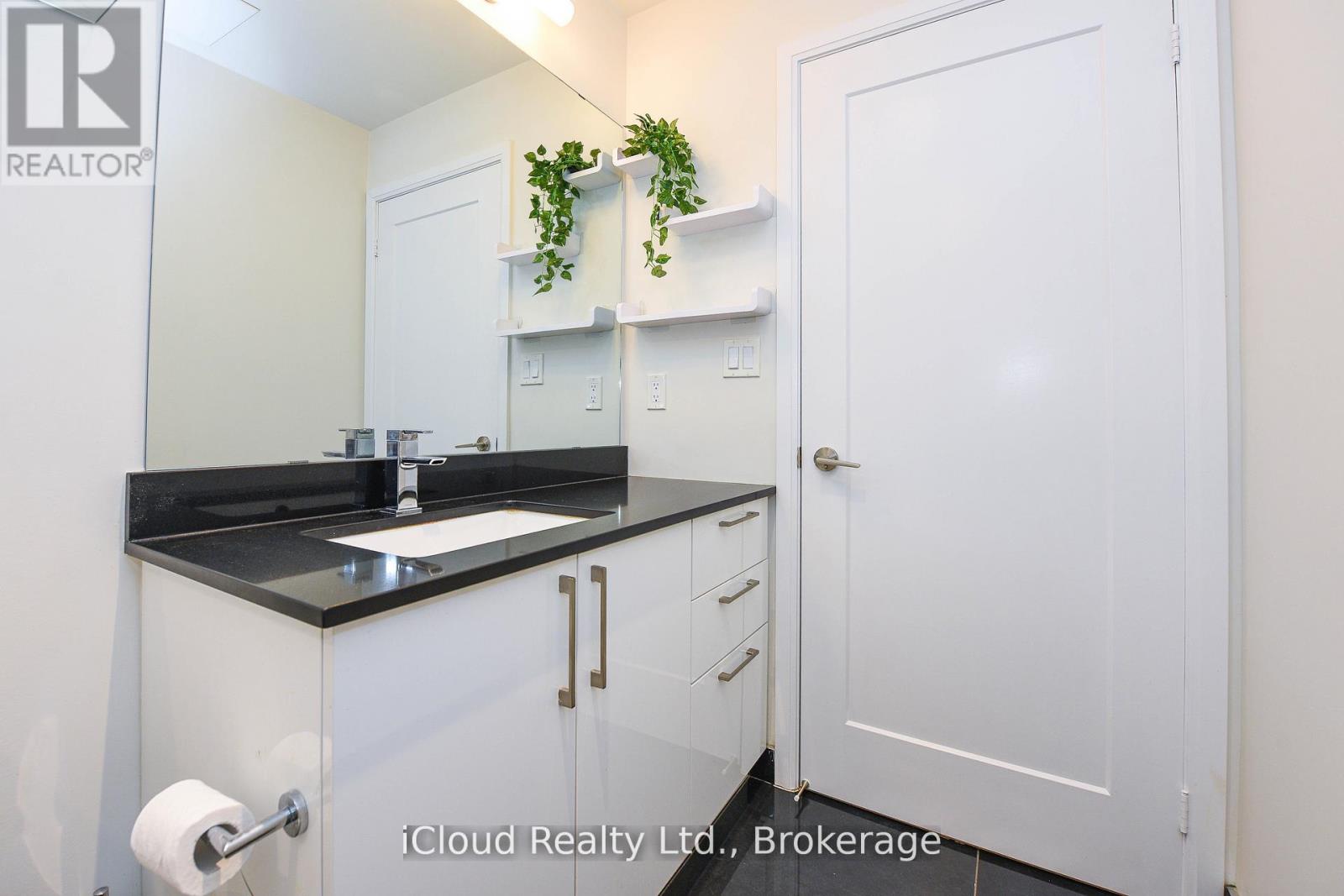 1015 - 576 Front Street W, Toronto, Ontario  M5V 0P8 - Photo 13 - C12603090