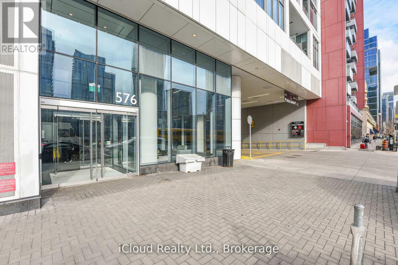 1015 - 576 Front Street W, Toronto, Ontario  M5V 0P8 - Photo 2 - C12603090