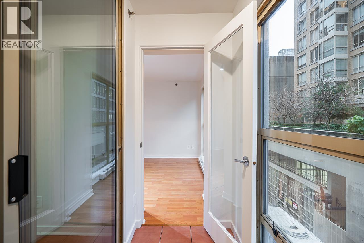 311 819 Hamilton Street, Vancouver, British Columbia  V6B 6M2 - Photo 30 - R3072337