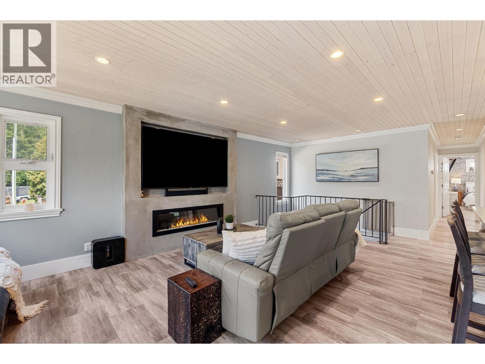 1558 Shaughnessy Street, Port Coquitlam, British Columbia  V3C 6M4 - Photo 2 - R3072323