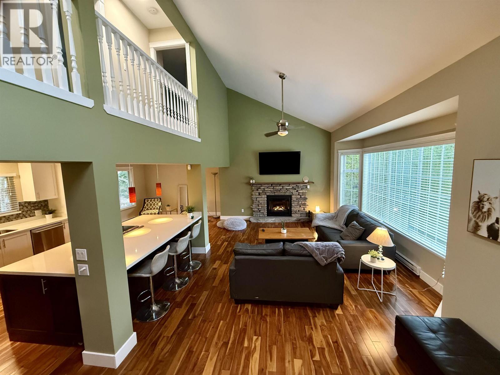 1510 Macdonald Place, Squamish, British Columbia  V0N 1H0 - Photo 2 - R3072349