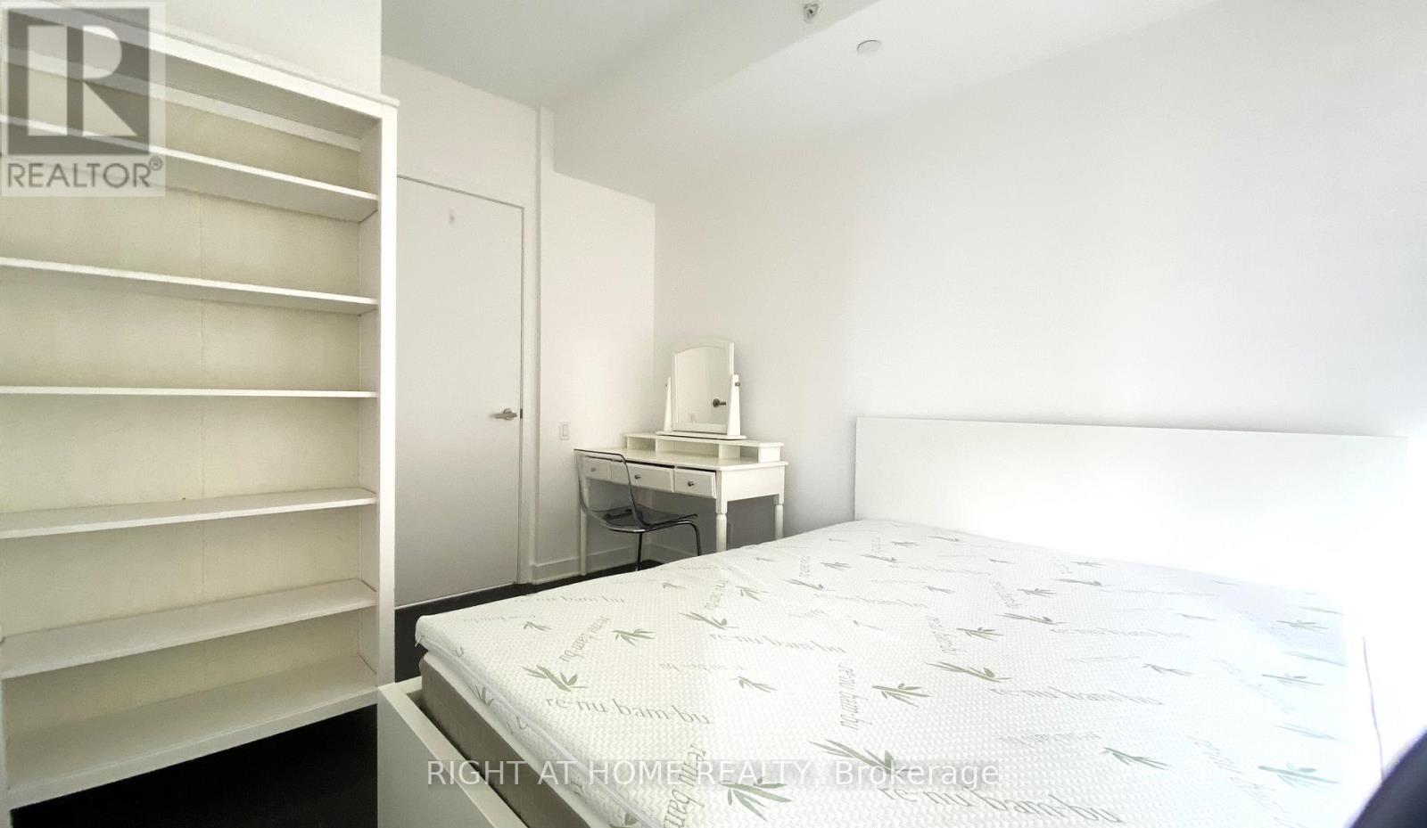 1405 - 15 Grenville Street, Toronto, Ontario  M4Y 0B9 - Photo 11 - C12603136