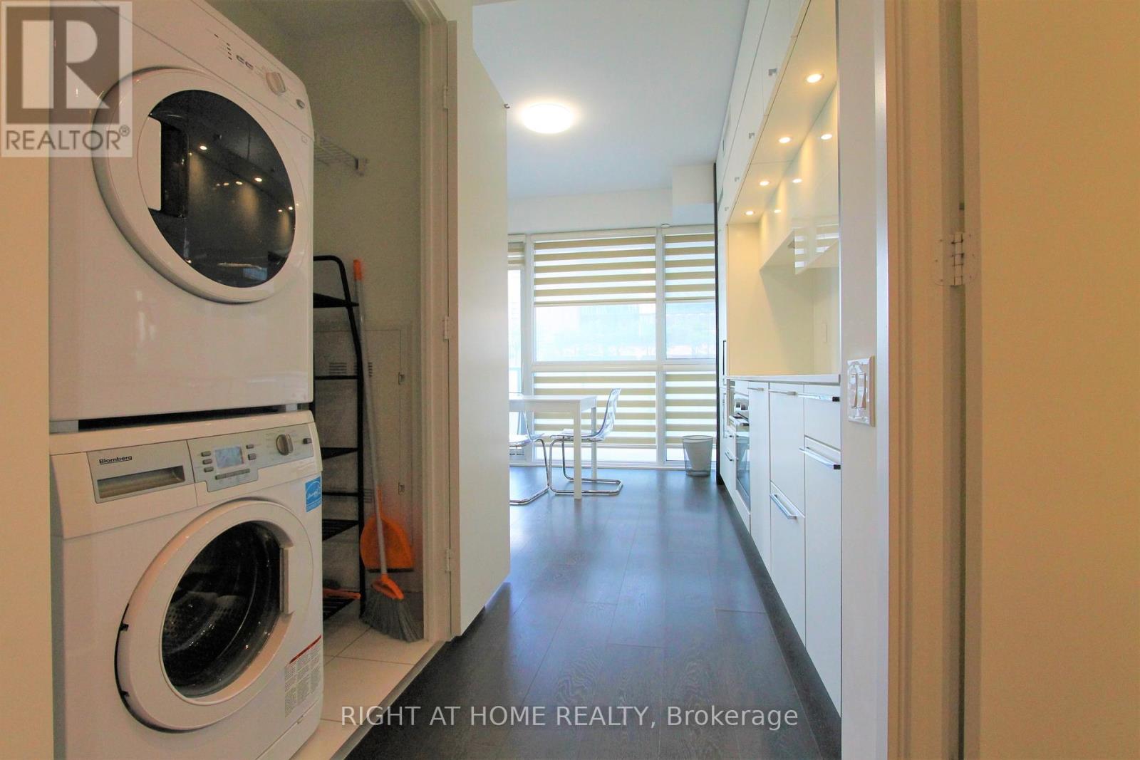 1405 - 15 Grenville Street, Toronto, Ontario  M4Y 0B9 - Photo 12 - C12603136