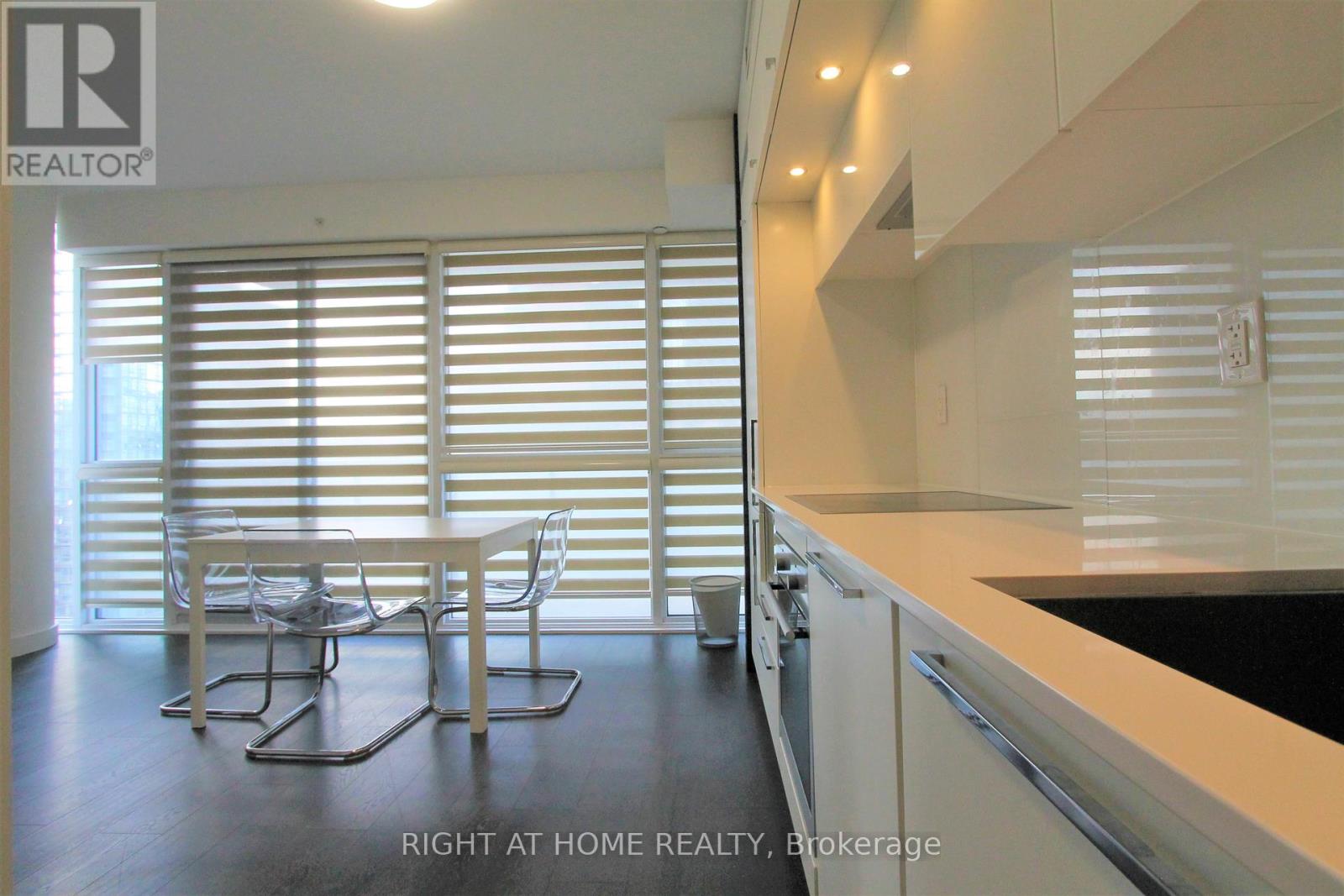 1405 - 15 Grenville Street, Toronto, Ontario  M4Y 0B9 - Photo 13 - C12603136