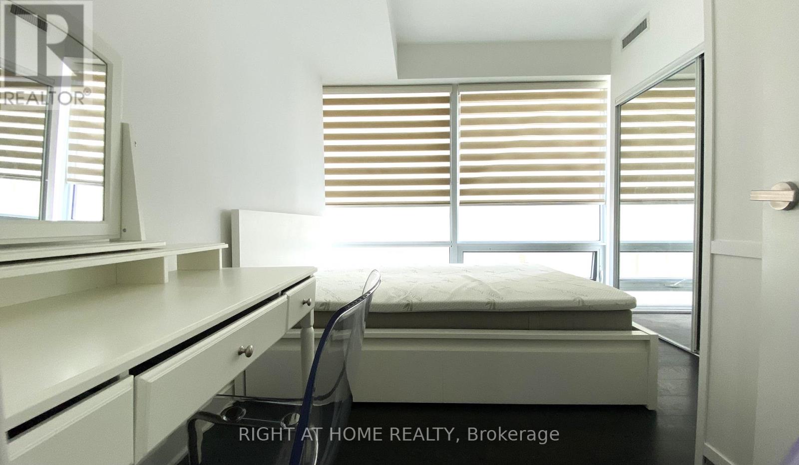 1405 - 15 Grenville Street, Toronto, Ontario  M4Y 0B9 - Photo 9 - C12603136