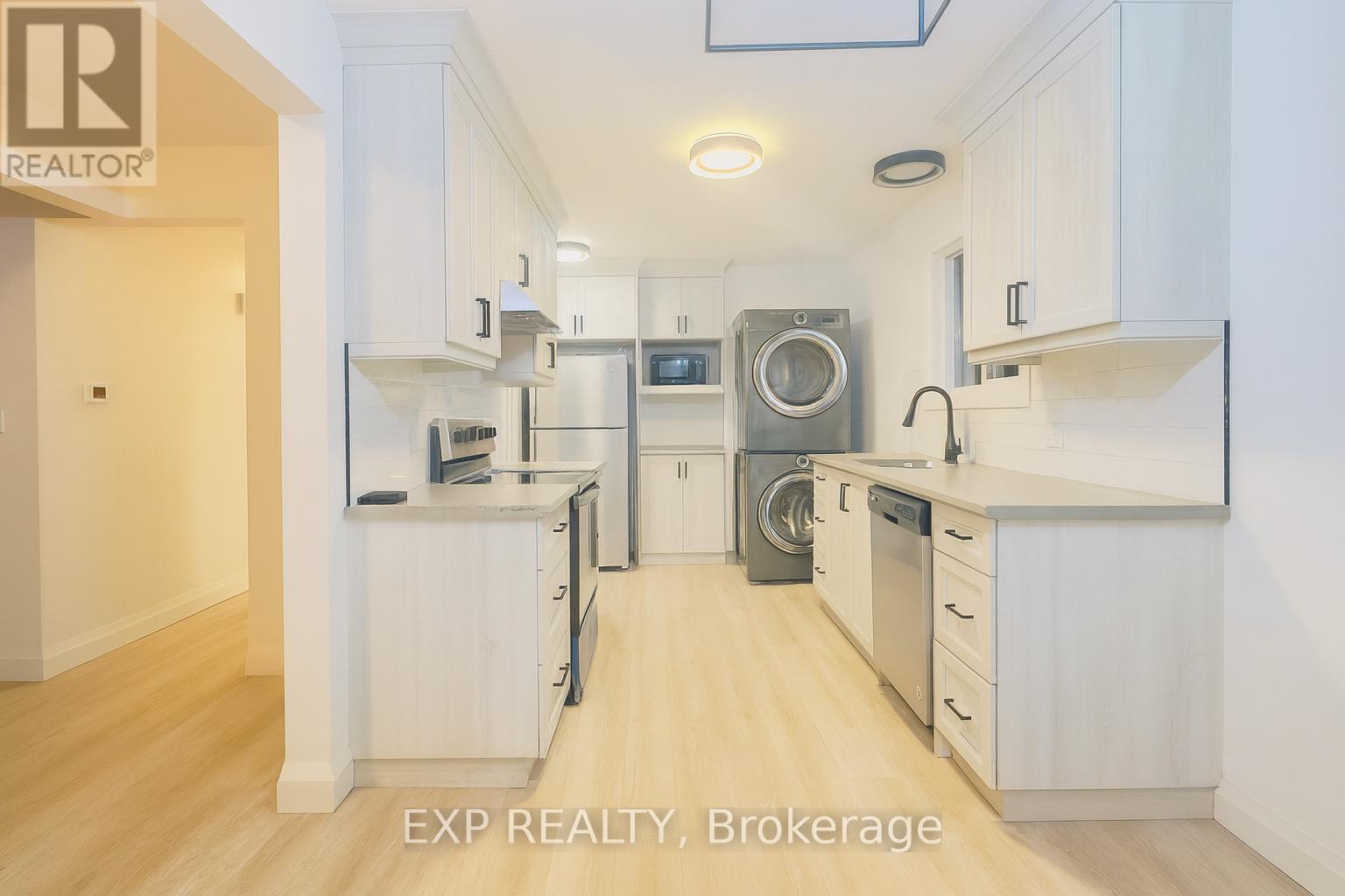 Upper - 62 Harold Avenue, Kitchener, Ontario N2A 2H8 - Photo 6 - X12603130