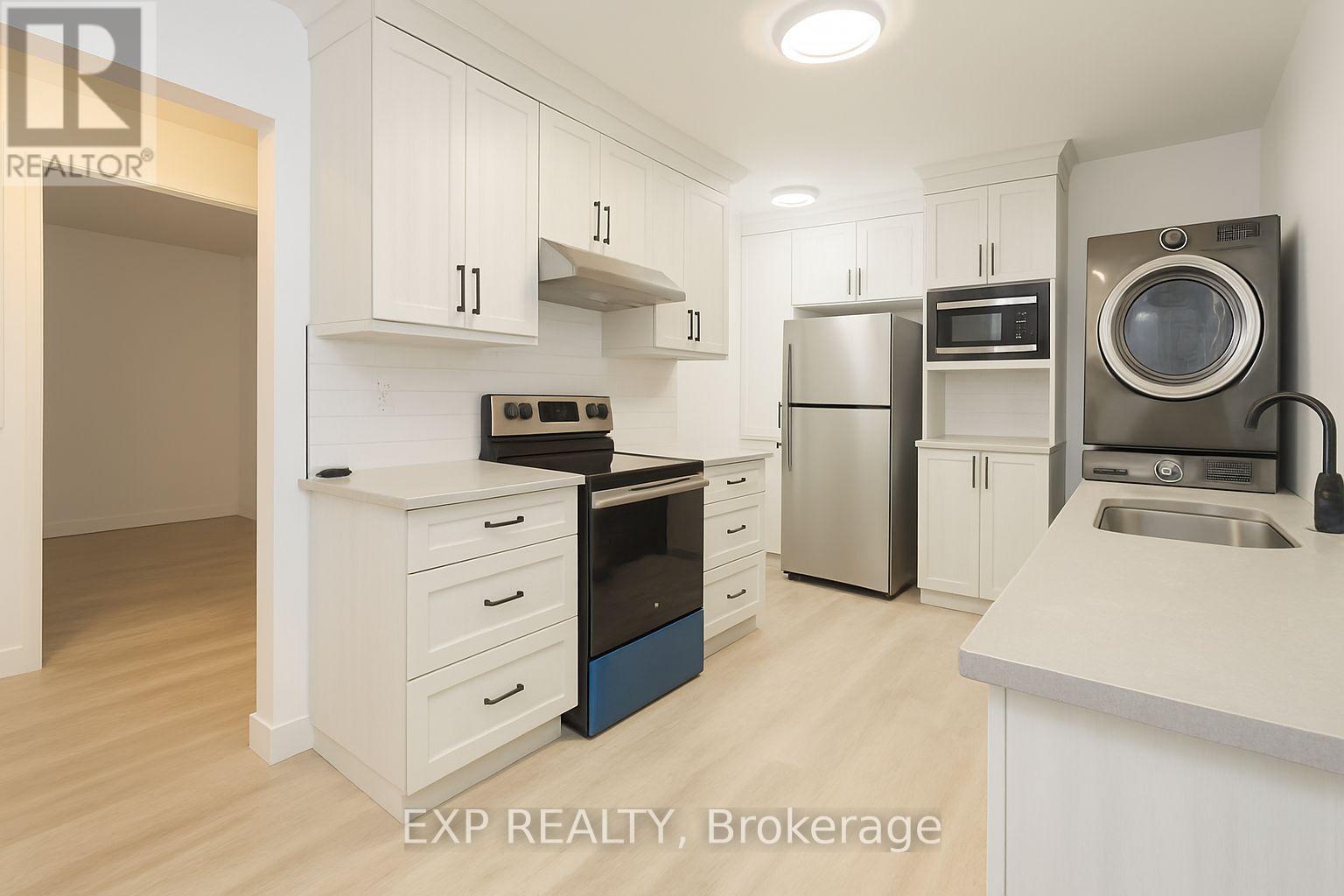 Upper - 62 Harold Avenue, Kitchener, Ontario N2A 2H8 - Photo 7 - X12603130