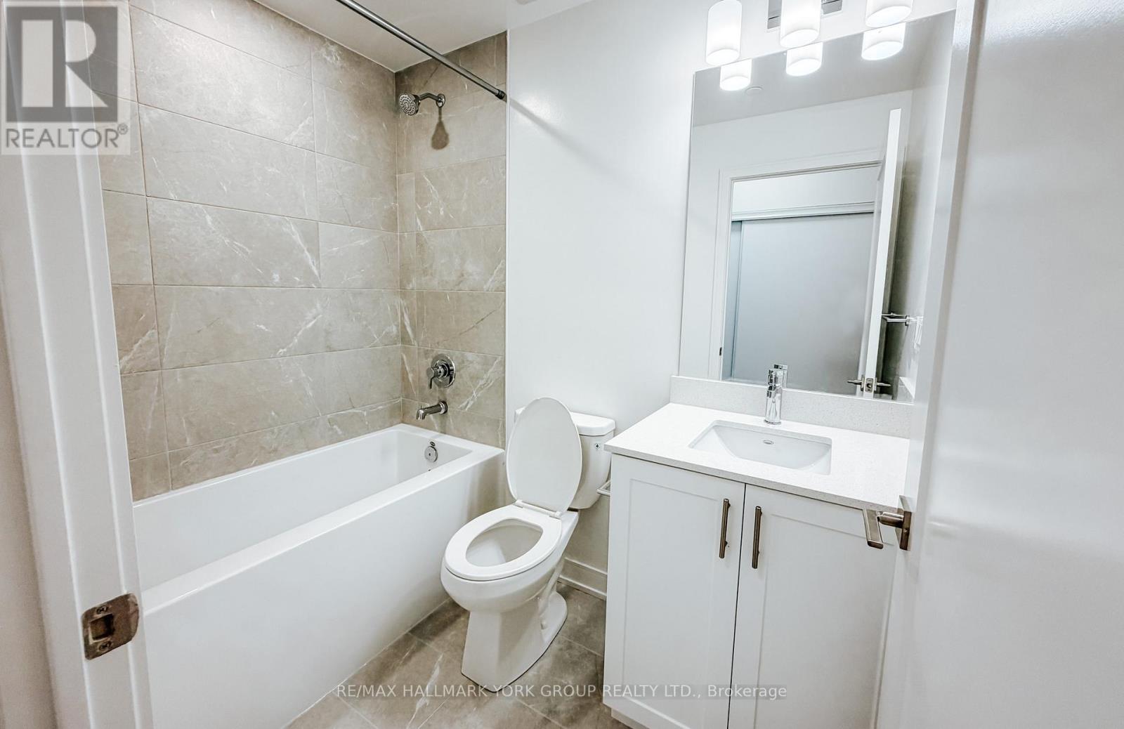 A319 - 705 Davis Drive, Newmarket, Ontario  L3Y 0J2 - Photo 5 - N12603138