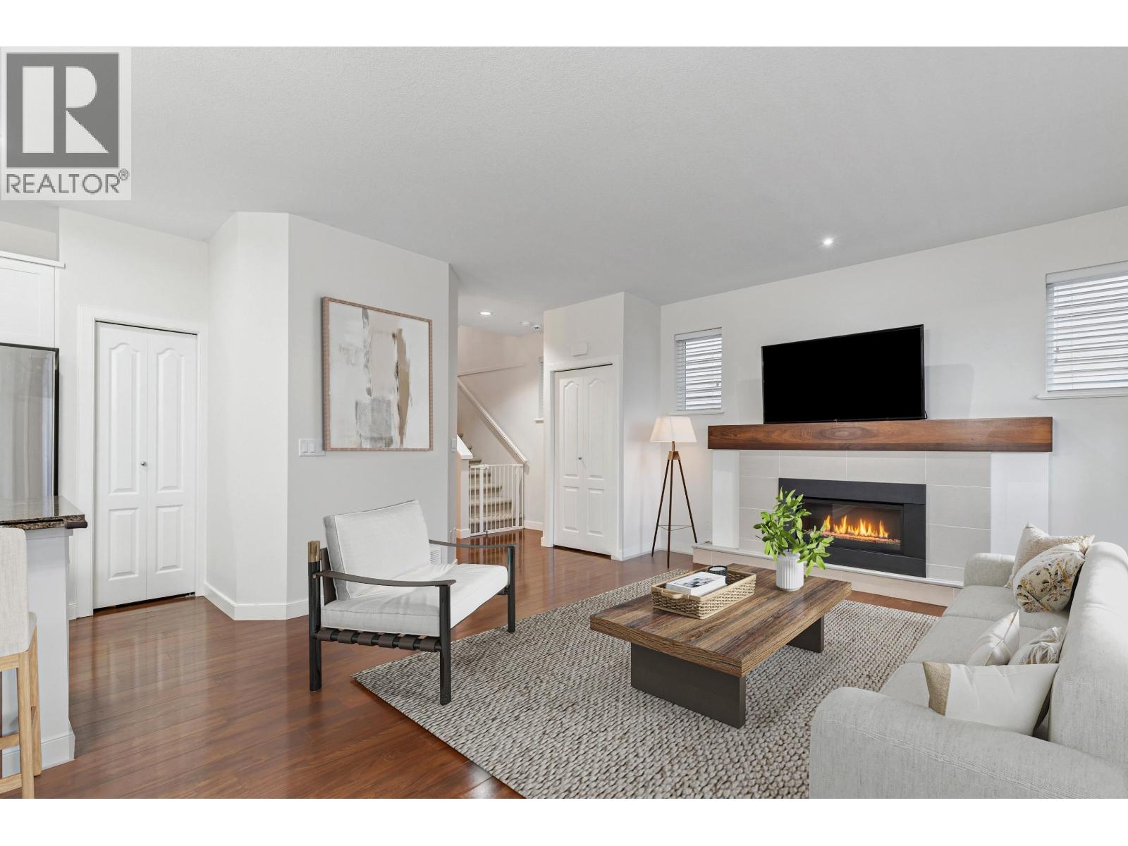 2 312 Casey Street, Coquitlam, British Columbia  V3K 0C6 - Photo 2 - R3072226