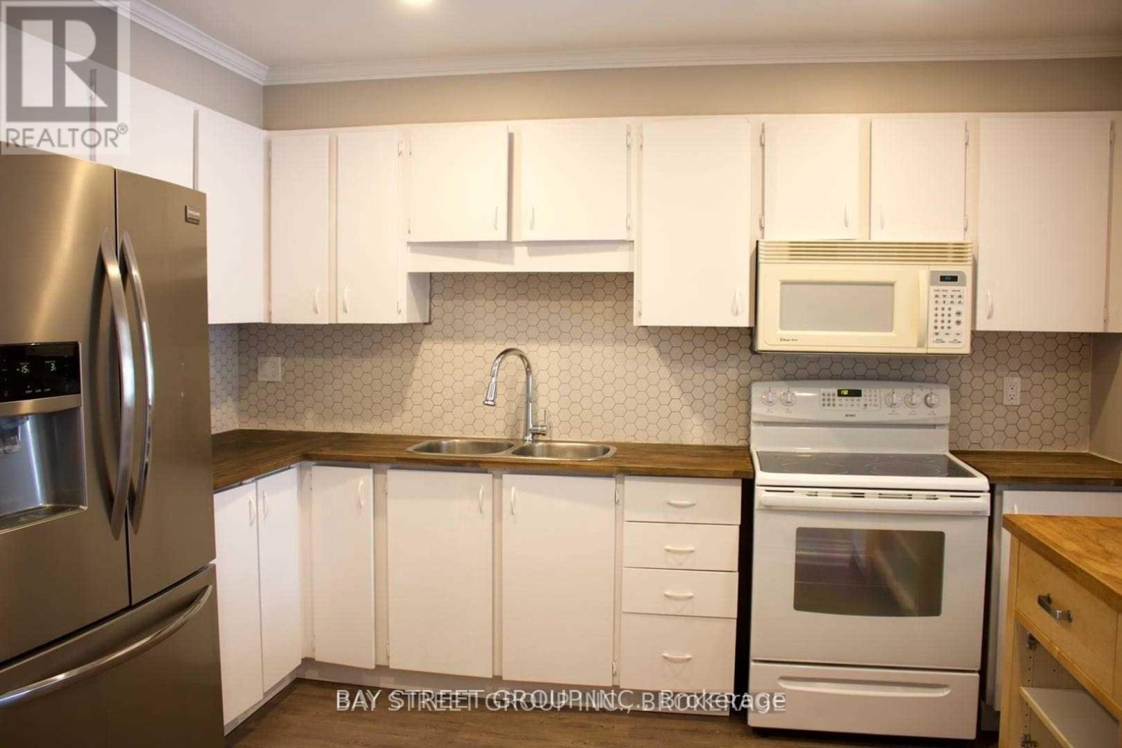 13 - 1550 Grosvenor Street, Oakville, Ontario  L6H 2Z1 - Photo 4 - W12603152