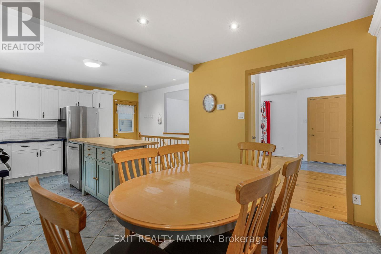 1261 Golf Road, East Hawkesbury, Ontario K6A 2R2 - Photo 10 - X12603196