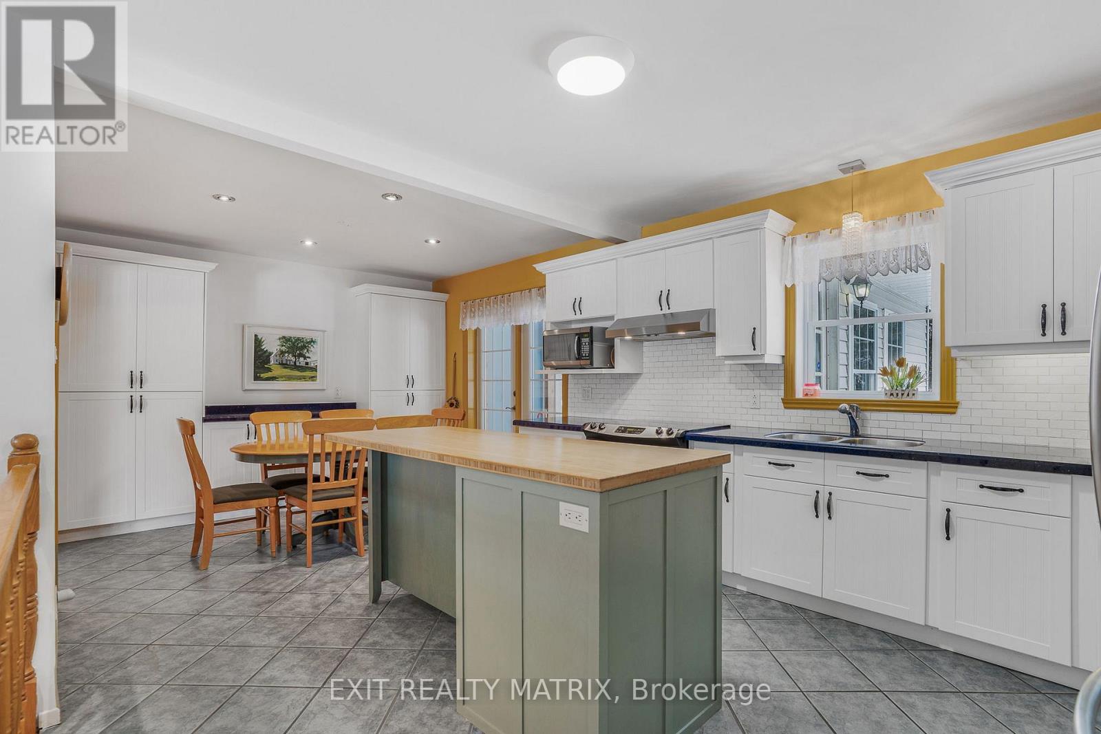 1261 Golf Road, East Hawkesbury, Ontario K6A 2R2 - Photo 13 - X12603196