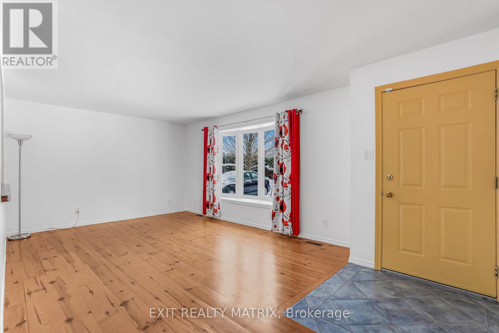 1261 Golf Road, East Hawkesbury, Ontario K6A 2R2 - Photo 3 - X12603196