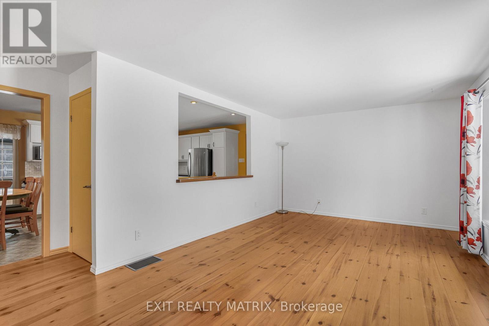 1261 Golf Road, East Hawkesbury, Ontario K6A 2R2 - Photo 4 - X12603196