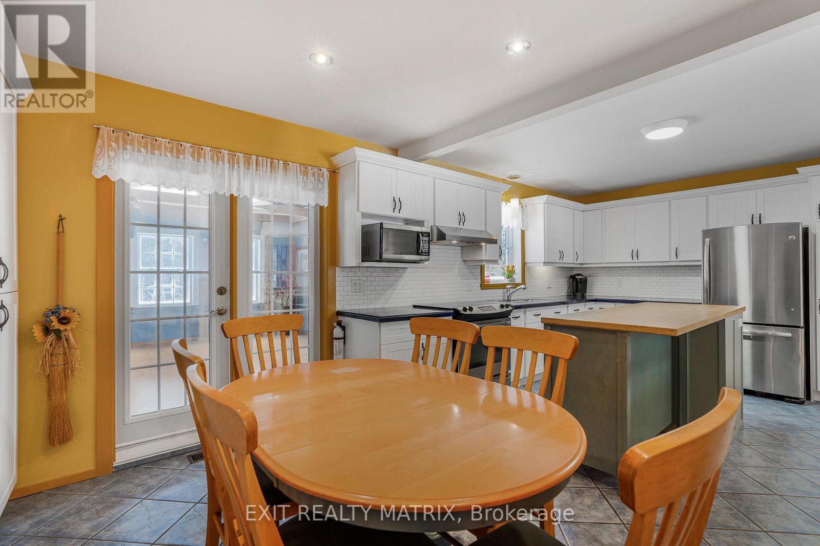 1261 Golf Road, East Hawkesbury, Ontario K6A 2R2 - Photo 8 - X12603196