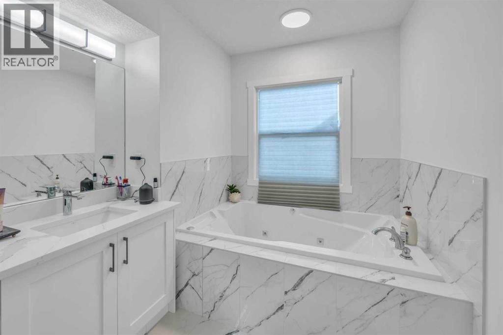 97 Baysprings Gardens Sw, Airdrie, Alberta  T4B 5C6 - Photo 39 - A2273187