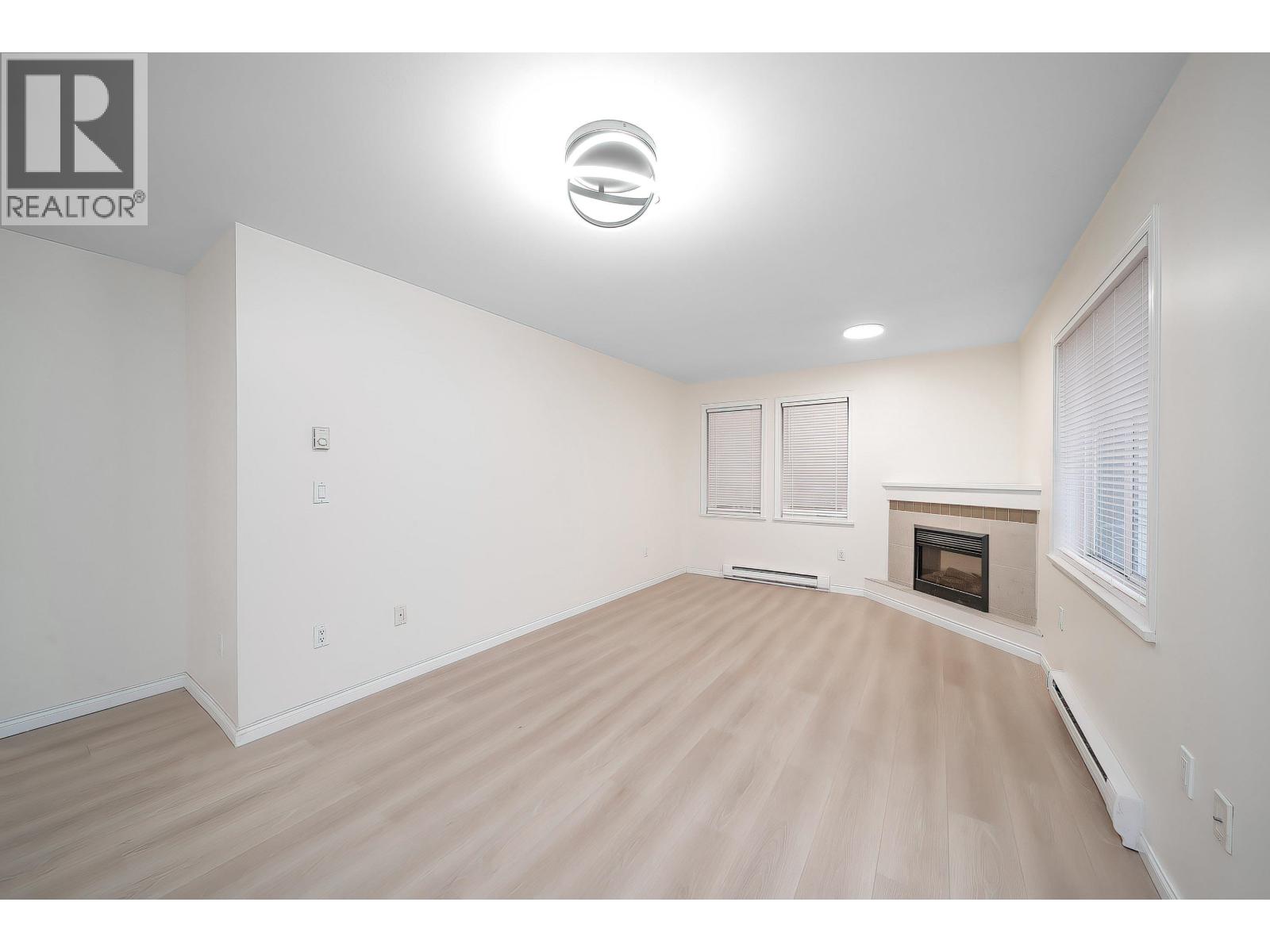 03 7128 17th Avenue, Burnaby, British Columbia  V3N 1K7 - Photo 3 - R3071582