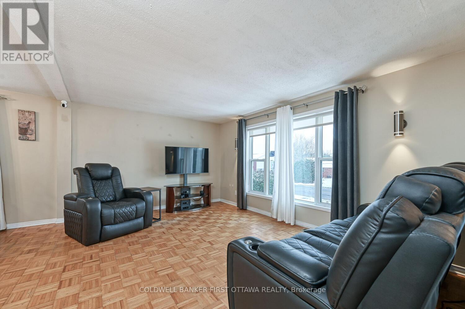 40 Fringewood Drive E, Ottawa, Ontario K2S 1V1 - Photo 5 - X12603184