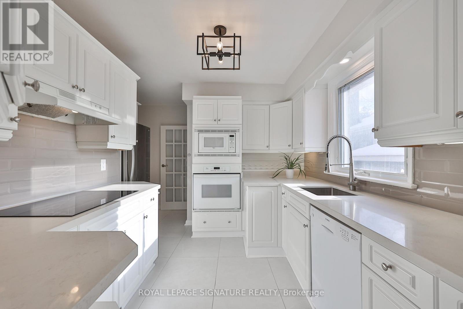 169 Norfolk Avenue, Richmond Hill, Ontario L4C 2C7 - Photo 10 - N12602312