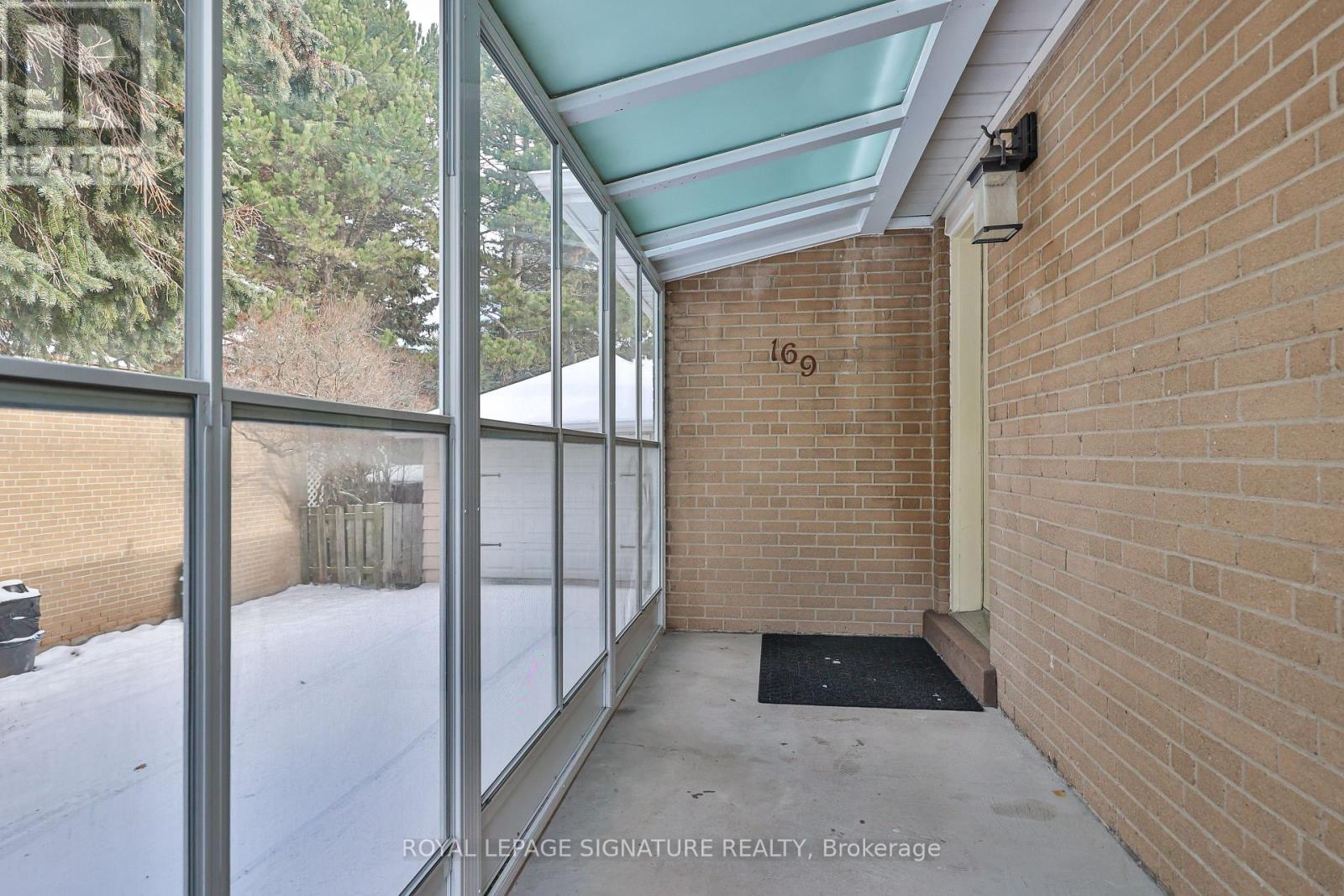 169 Norfolk Avenue, Richmond Hill, Ontario L4C 2C7 - Photo 5 - N12602312