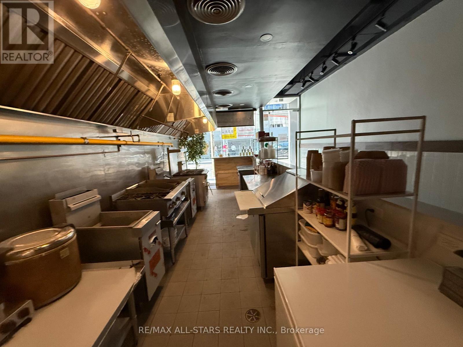 Unit A - 209 Dundas Street W, Toronto, Ontario  M5G 1C8 - Photo 6 - C12590374