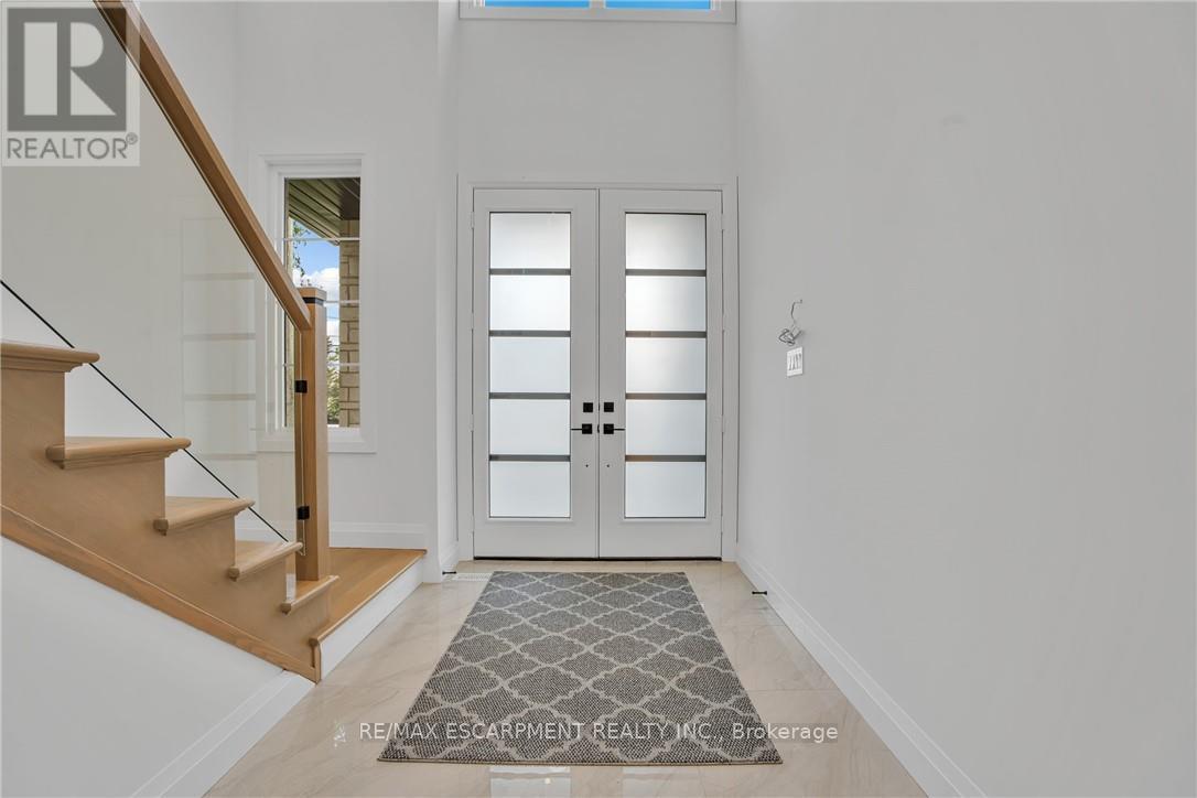 386 Southcote Road, Hamilton, Ontario L9G 2W3 - Photo 11 - X12556752