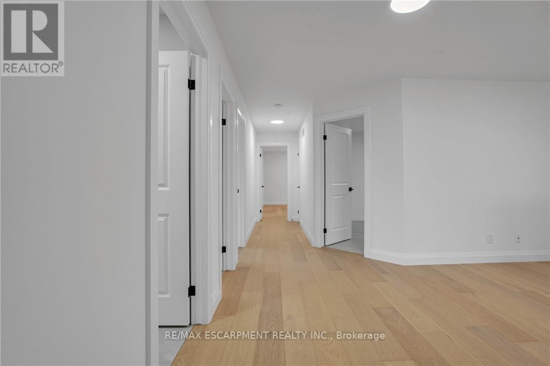 386 Southcote Road, Hamilton, Ontario L9G 2W3 - Photo 43 - X12556752