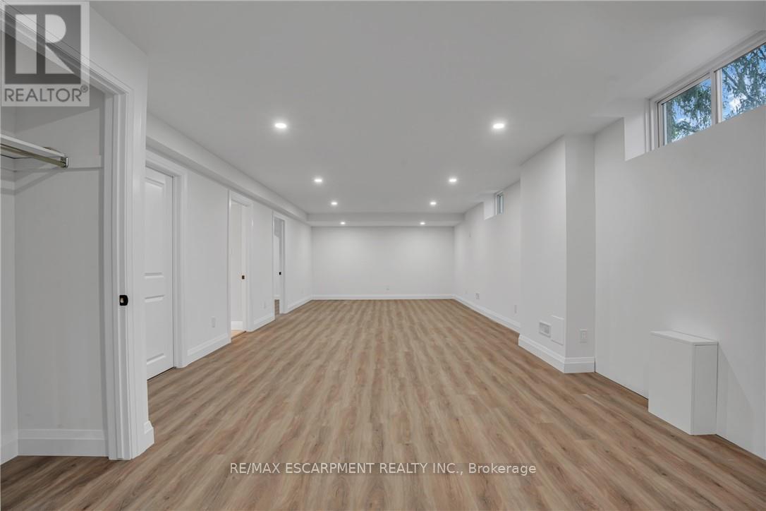 386 Southcote Road, Hamilton, Ontario L9G 2W3 - Photo 44 - X12556752