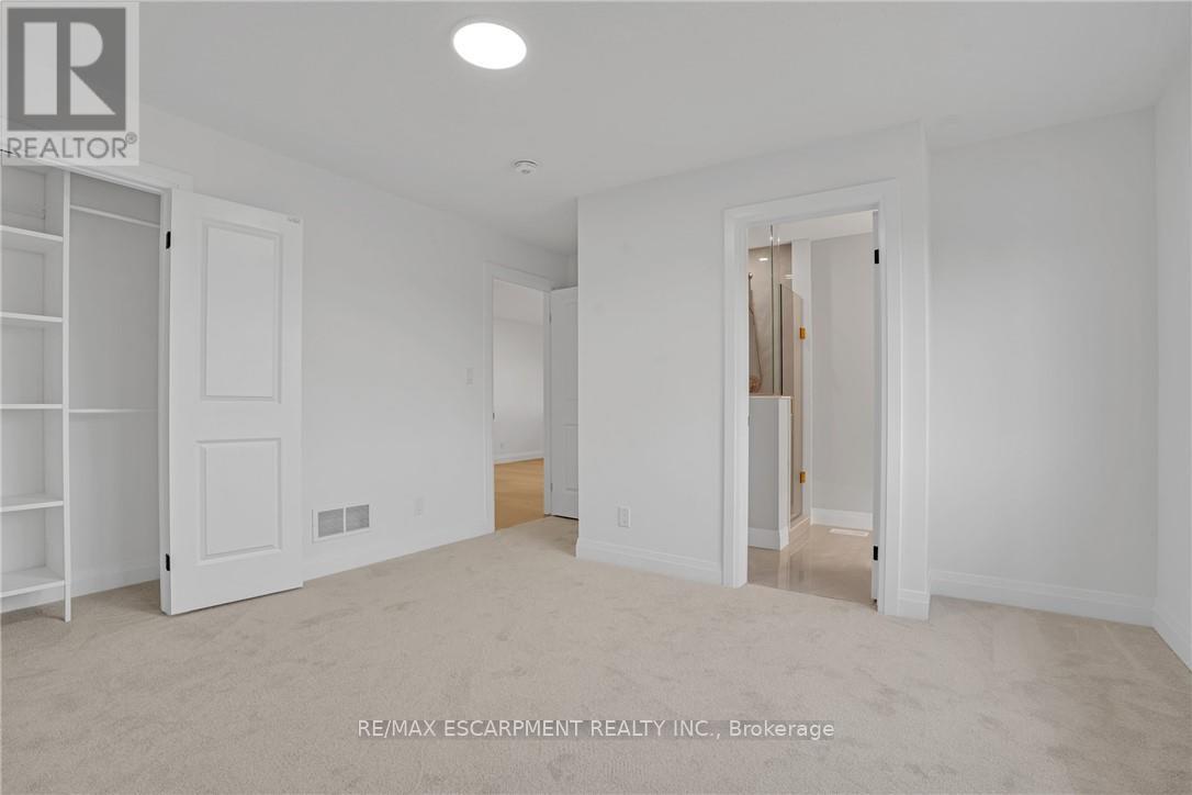 386 Southcote Road, Hamilton, Ontario L9G 2W3 - Photo 29 - X12556752