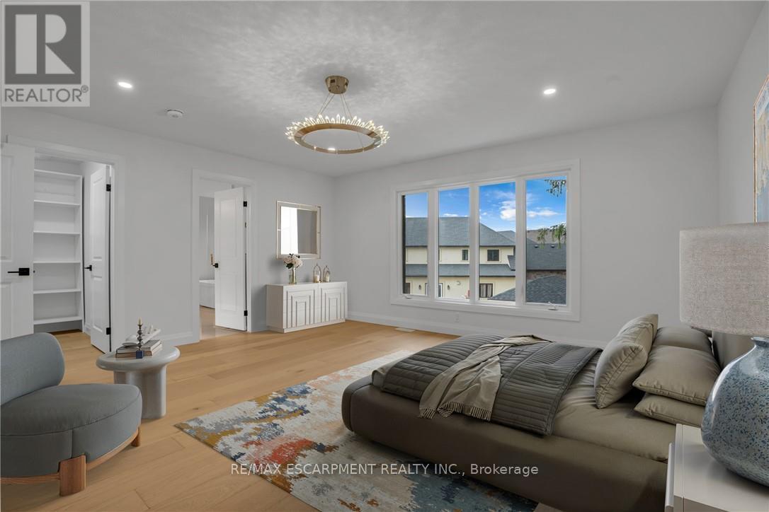 386 Southcote Road, Hamilton, Ontario L9G 2W3 - Photo 8 - X12556752