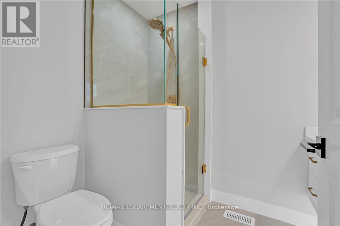 386 Southcote Road, Hamilton, Ontario L9G 2W3 - Photo 30 - X12556752