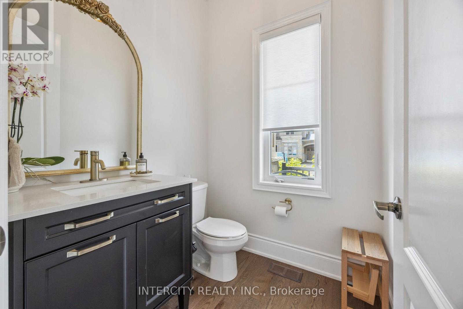 8 Larkin Avenue, King, Ontario  L7B 0N8 - Photo 10 - N12603220