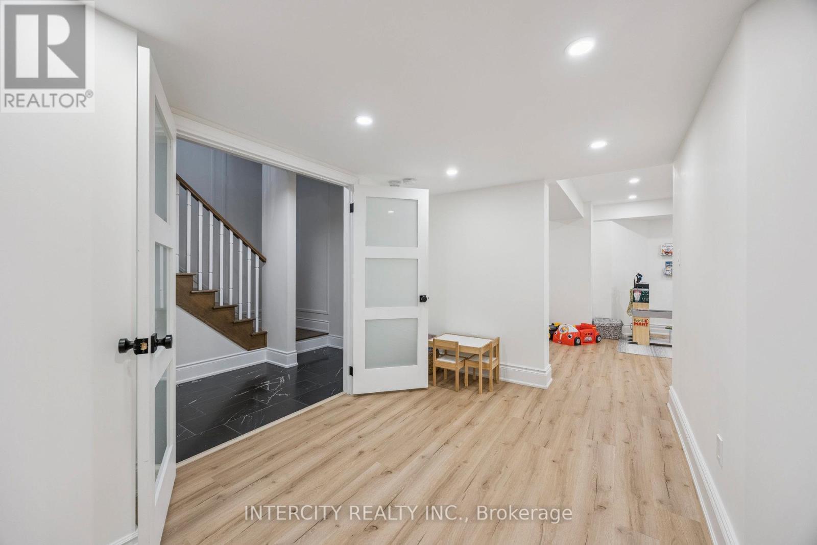 8 Larkin Avenue, King, Ontario  L7B 0N8 - Photo 30 - N12603220