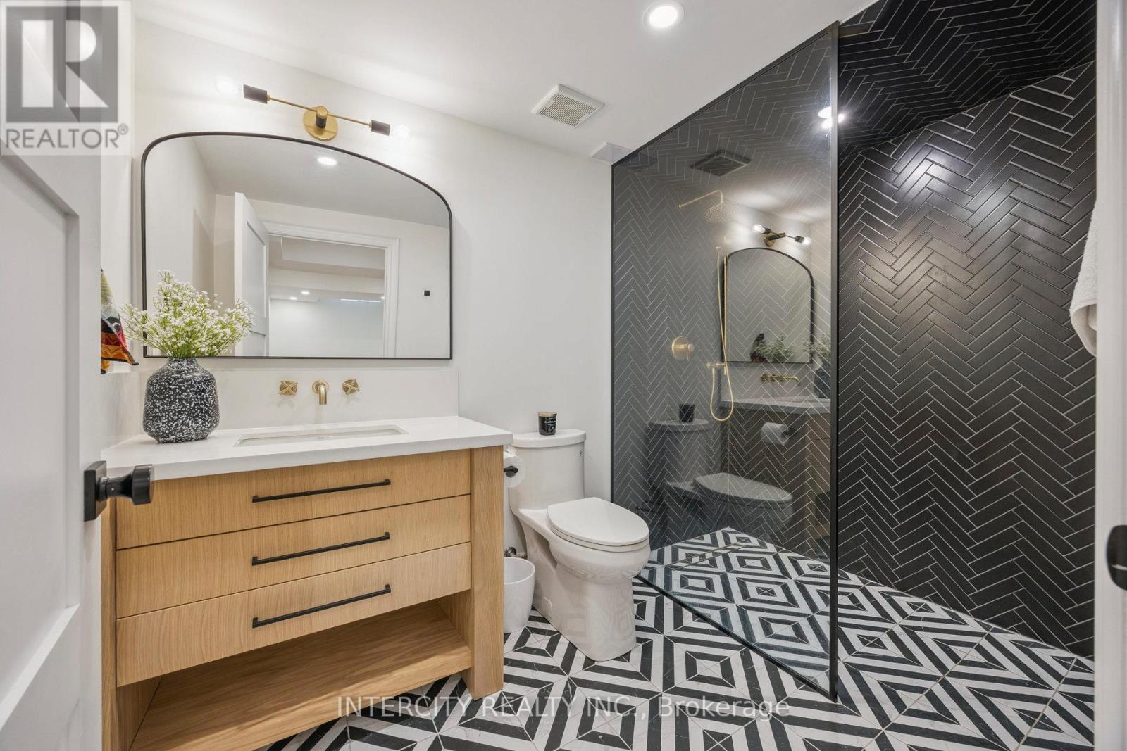 8 Larkin Avenue, King, Ontario  L7B 0N8 - Photo 32 - N12603220