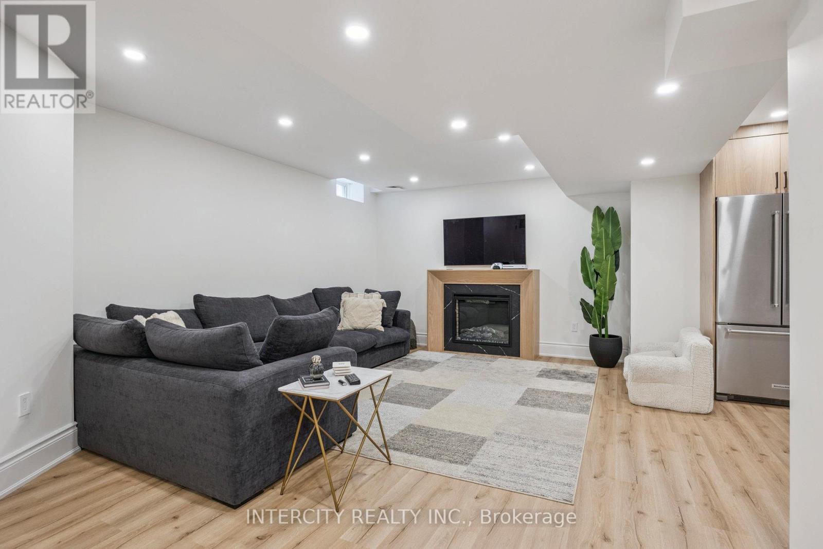 8 Larkin Avenue, King, Ontario  L7B 0N8 - Photo 33 - N12603220