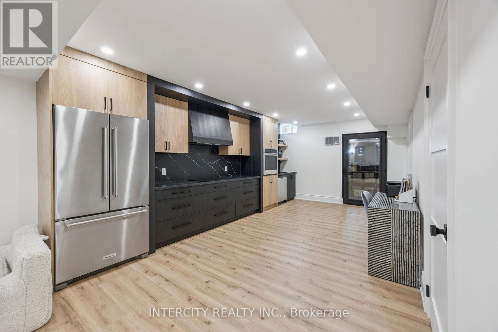 8 Larkin Avenue, King, Ontario  L7B 0N8 - Photo 34 - N12603220