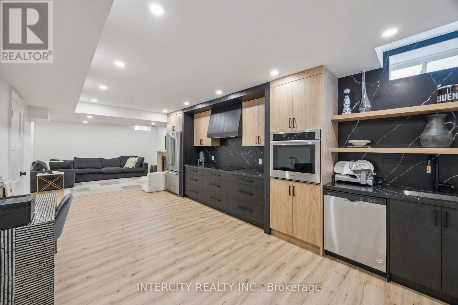 8 Larkin Avenue, King, Ontario  L7B 0N8 - Photo 35 - N12603220