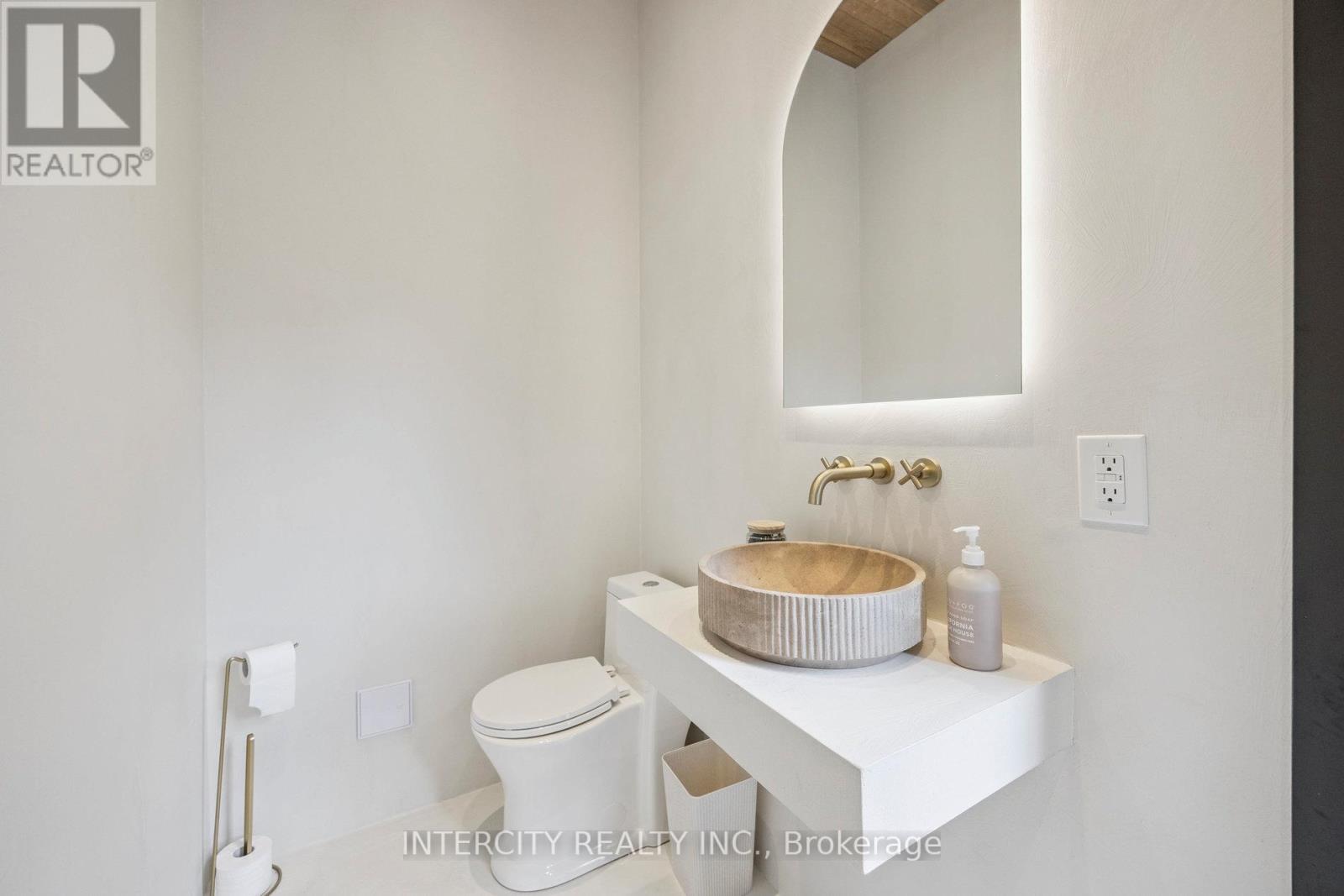 8 Larkin Avenue, King, Ontario  L7B 0N8 - Photo 46 - N12603220