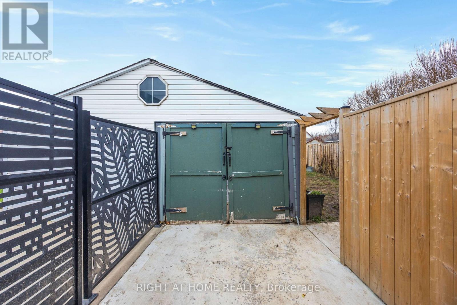 47 Ronald Avenue, Toronto, Ontario  M6E 4M8 - Photo 32 - W12603190