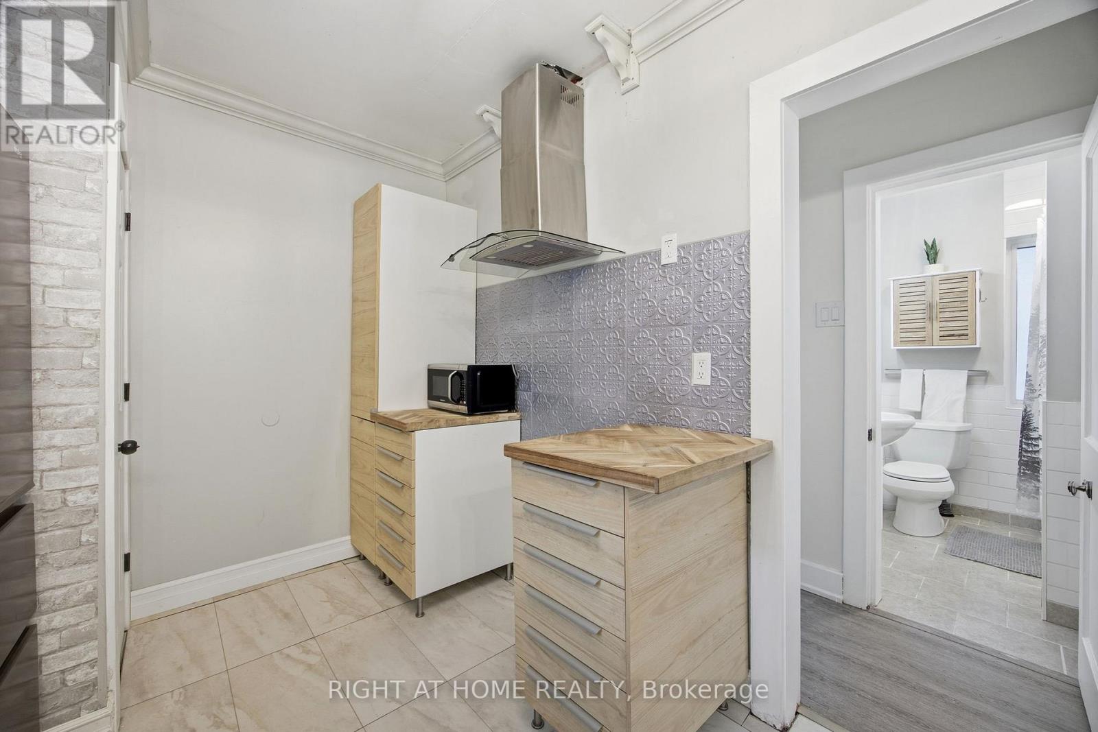 47 Ronald Avenue, Toronto, Ontario  M6E 4M8 - Photo 9 - W12603190