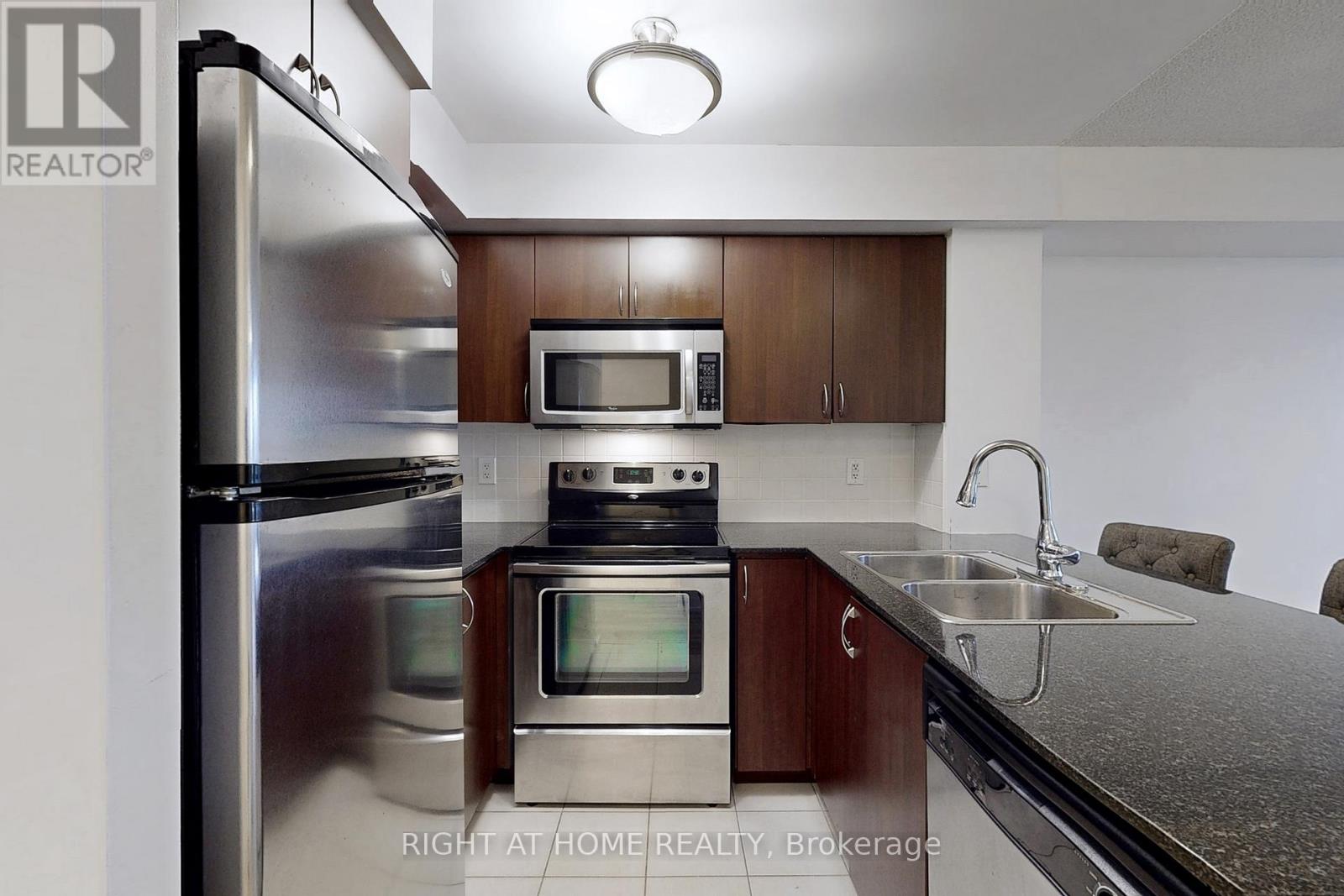 212 - 1060 Sheppard Avenue W, Toronto, Ontario  M3J 0G7 - Photo 10 - W12603218