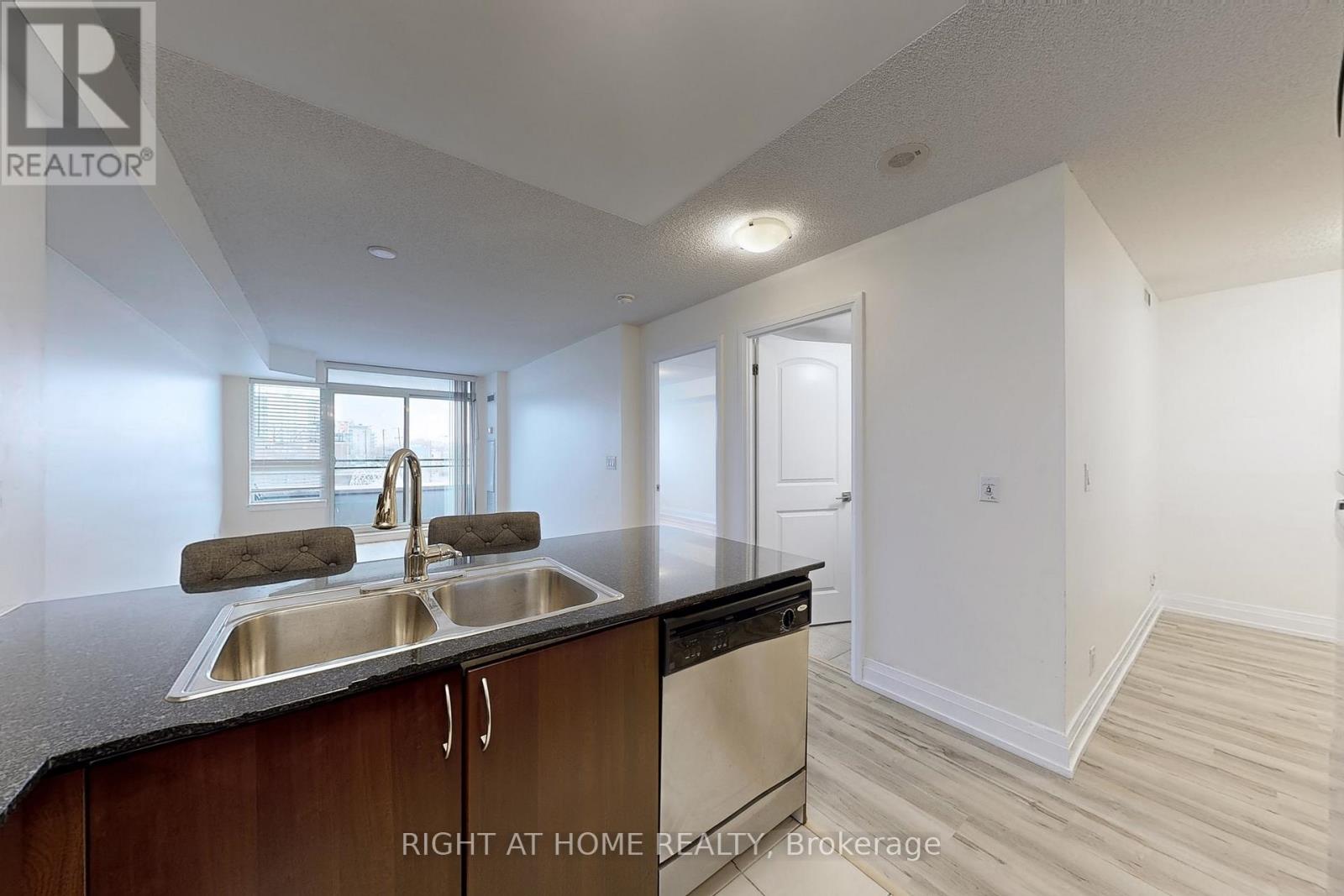 212 - 1060 Sheppard Avenue W, Toronto, Ontario  M3J 0G7 - Photo 12 - W12603218